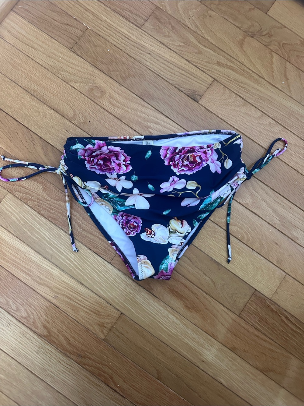 Cupshe Navy Floral Side-Tie Bikini Bottoms Size Medium